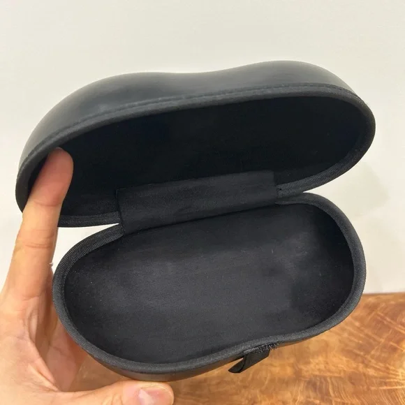 Moncler Black leather sunglasses Case - Picture 4 of 11